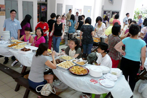 A time of bonding for parent volunteers.