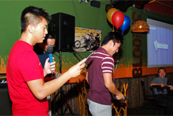 Quizmaster Yeo Kim Liang, with Benjamin Lee dishing out the prizes.