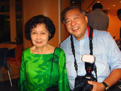 Mrs Chen Jan Jee & her son James Chen (ACS Class of 61). 