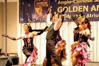 An entertaining number by Hossan Leong and his team of dancers.