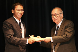 Prize Winner receiving award from Mr Wan Fook Wan.