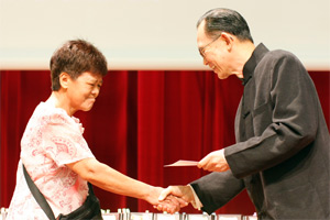 Madam Foo receiving her long service award