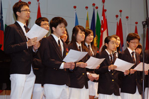 The choir singing "Great is thy faithfulness"