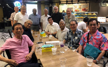 Arthur Yap lunching with fellow classmates